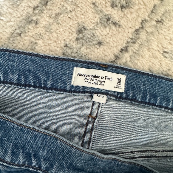 Abercrombie and Fitch the 90s straight ultra high rise - Picture 3 of 3